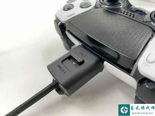 PS5精英手柄开箱：与DualSense手柄外形相仿，但内有乾坤