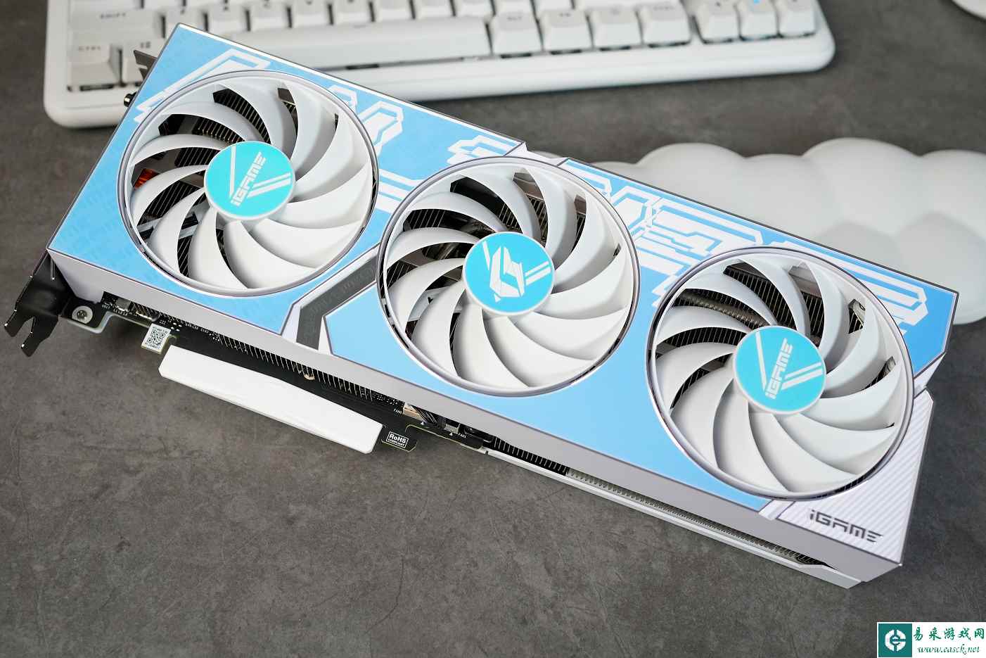 七彩虹iGame RTX 4060 Ti Ultra W：甜到上头的“百变”卡