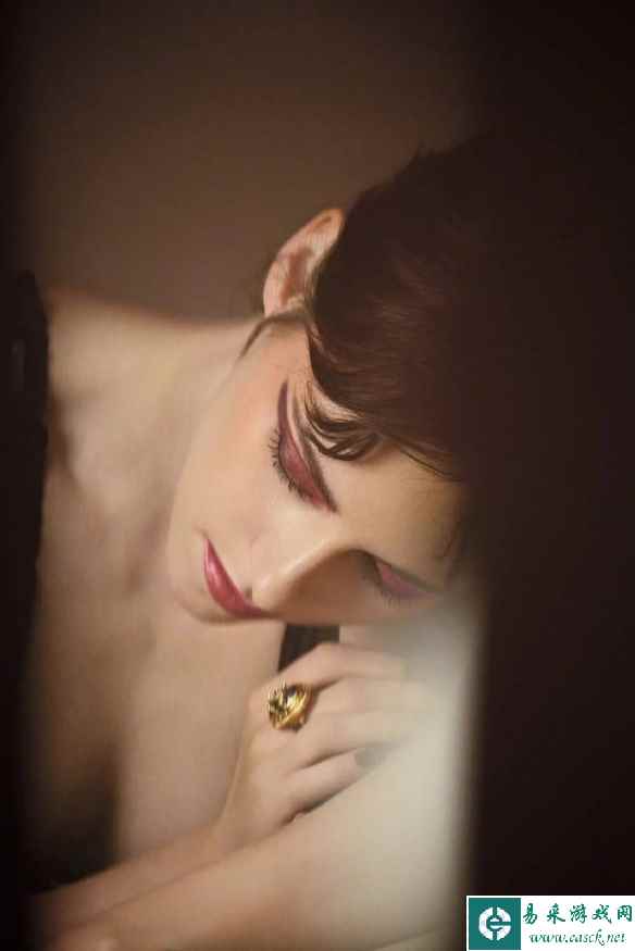 “暮光女”克里斯汀最新写真曝光 妆容精致美的惊人