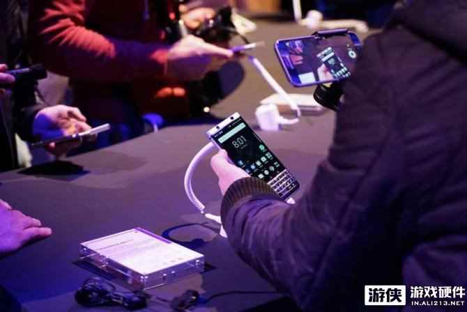 MWC2017：黑莓KEYone现场上手体验 全键盘回归