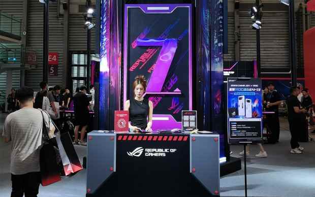 ROG7游戏手机亮相CJ2023：性能出众体验直接拉满