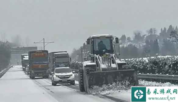 很多返乡人因大雪被困湖北高速：电动车比油车更惨！